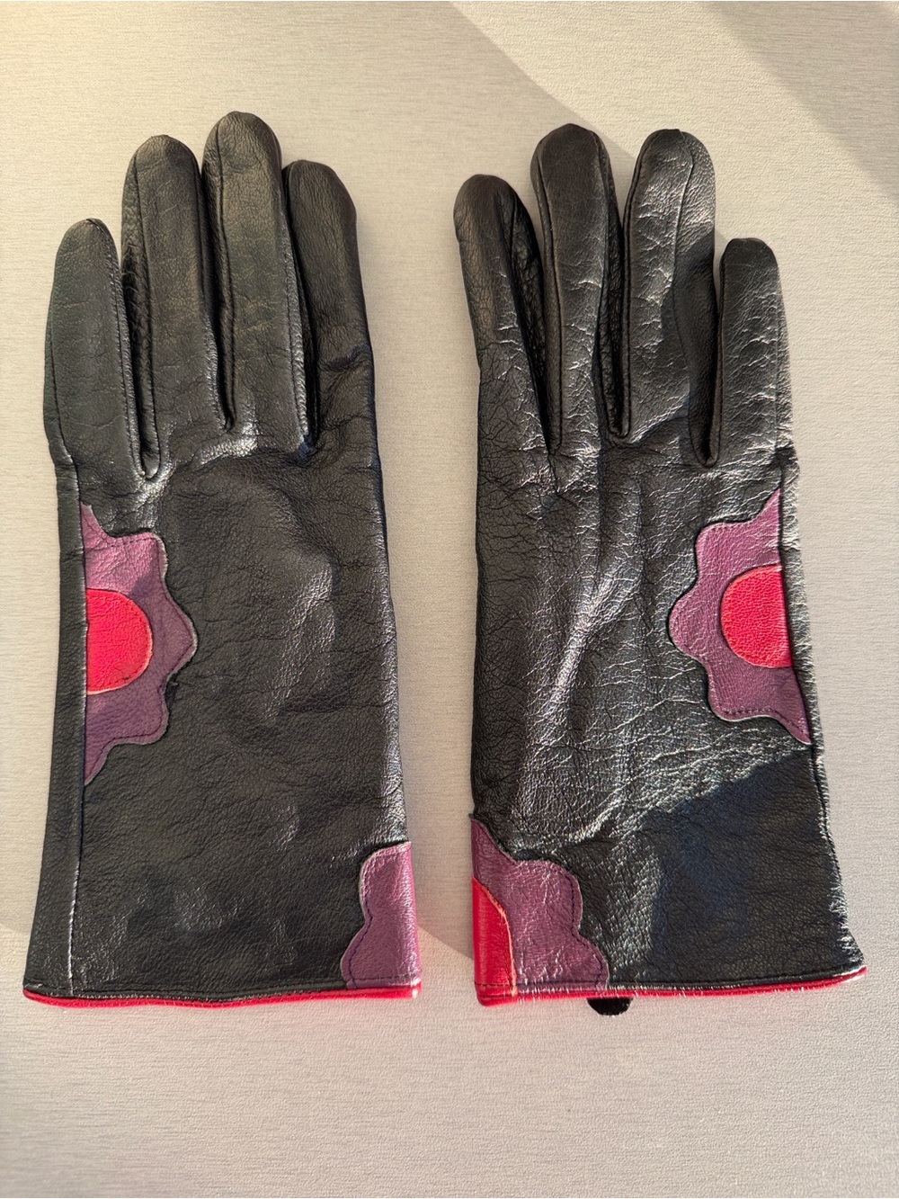 Leather gloves